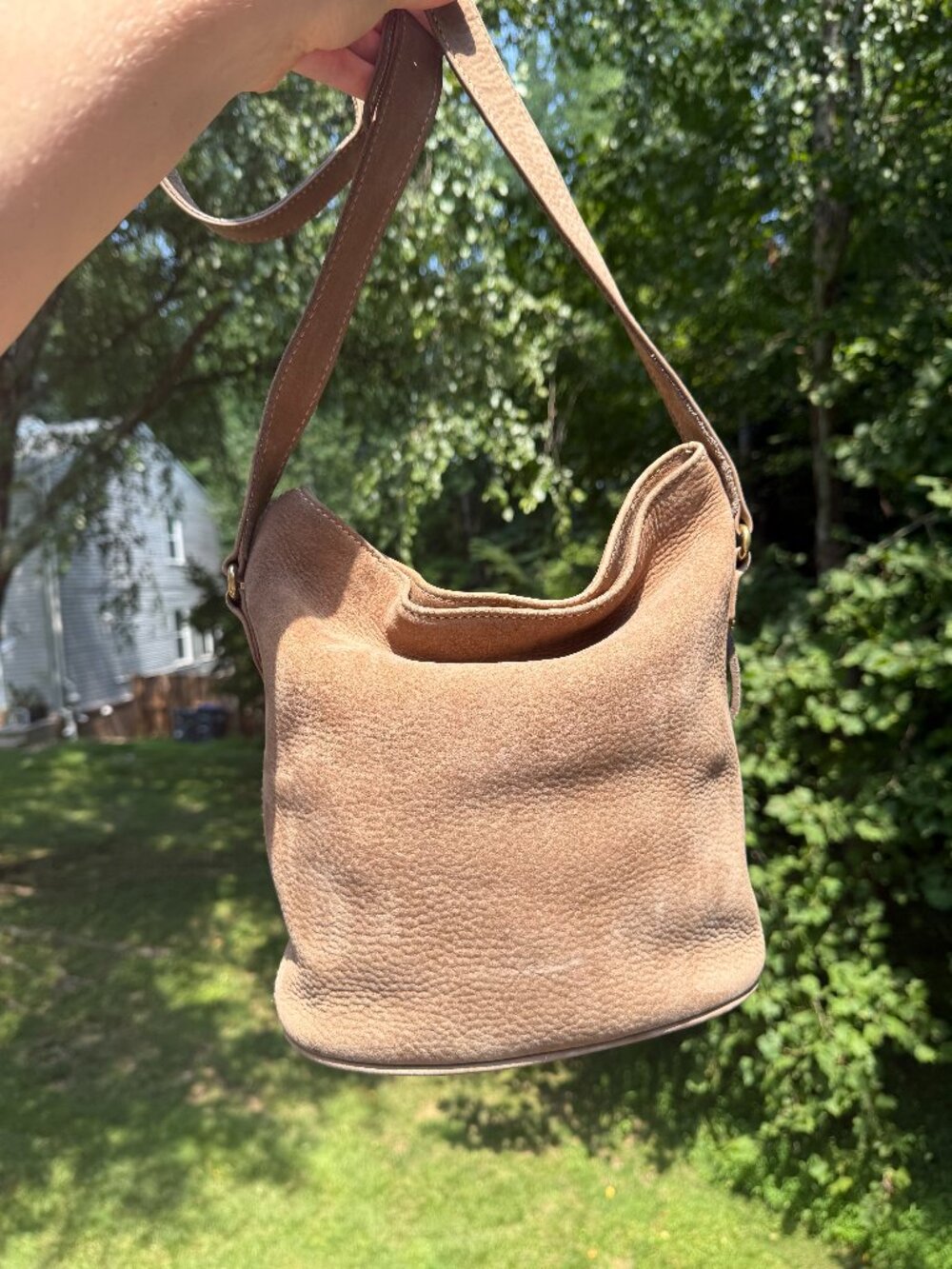 Coach Small bucket zip, nubuc in lovely sand color with hangtag